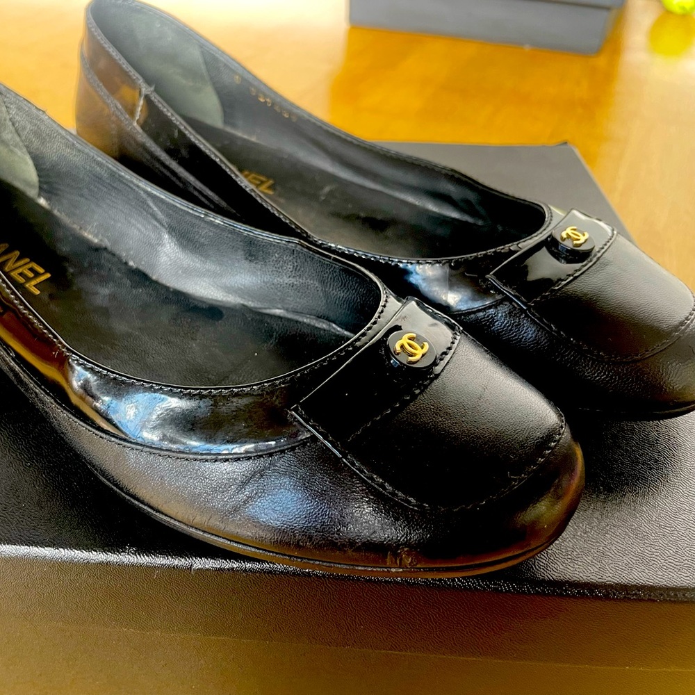 Chanel black leather flat ballerina shoes